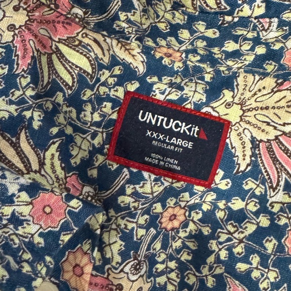 Untuckit Short Sleeve Button Down Linen Shirt. - Picture 3 of 4